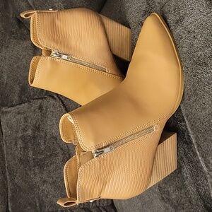 Dolce Kooley booties